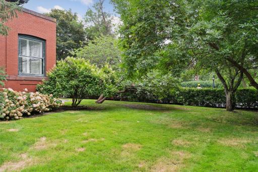 1700 Dupont Avenue S, Minneapolis, MN 55403