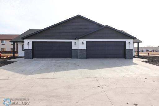1392 Prairie Lane, Wahpeton, ND 58075
