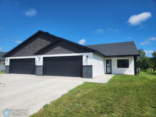 1392 Prairie Lane, Wahpeton, ND 58075