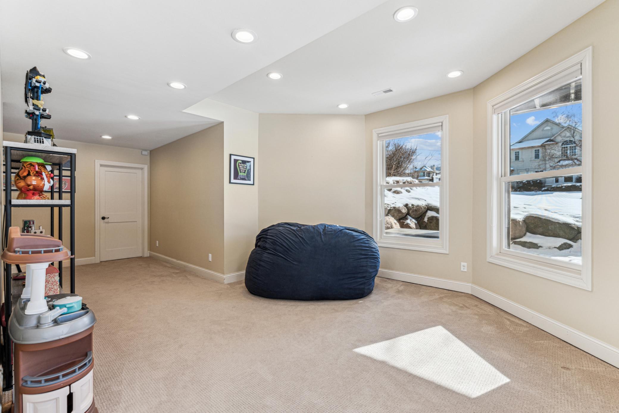 Lower level flex area