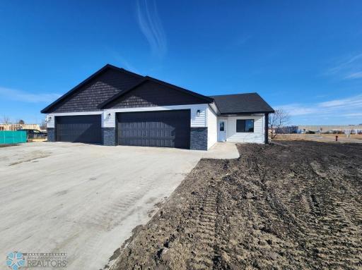 1398 Prairie Lane, Wahpeton, ND 58075
