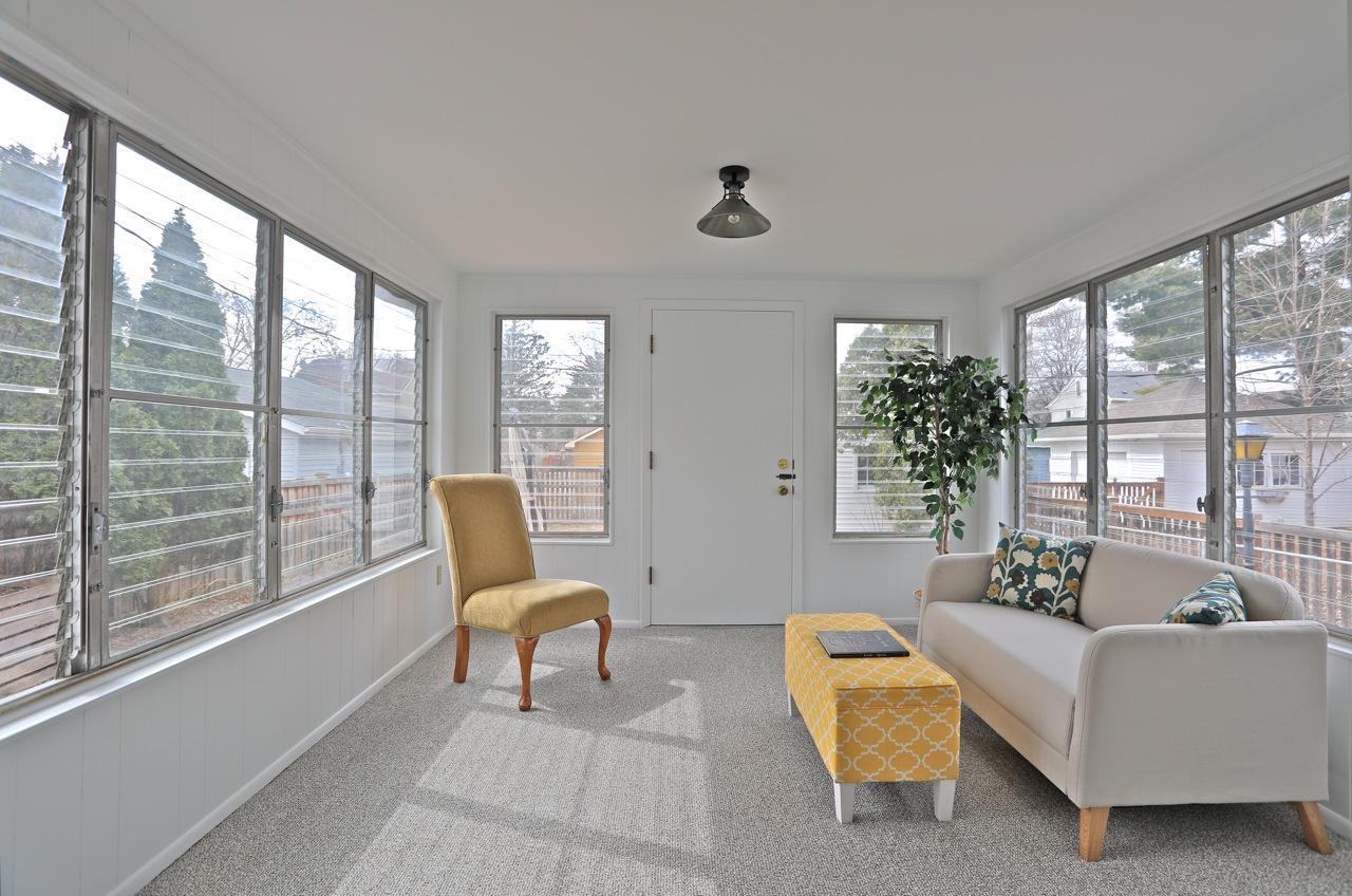 Sunporch that faces the backyard