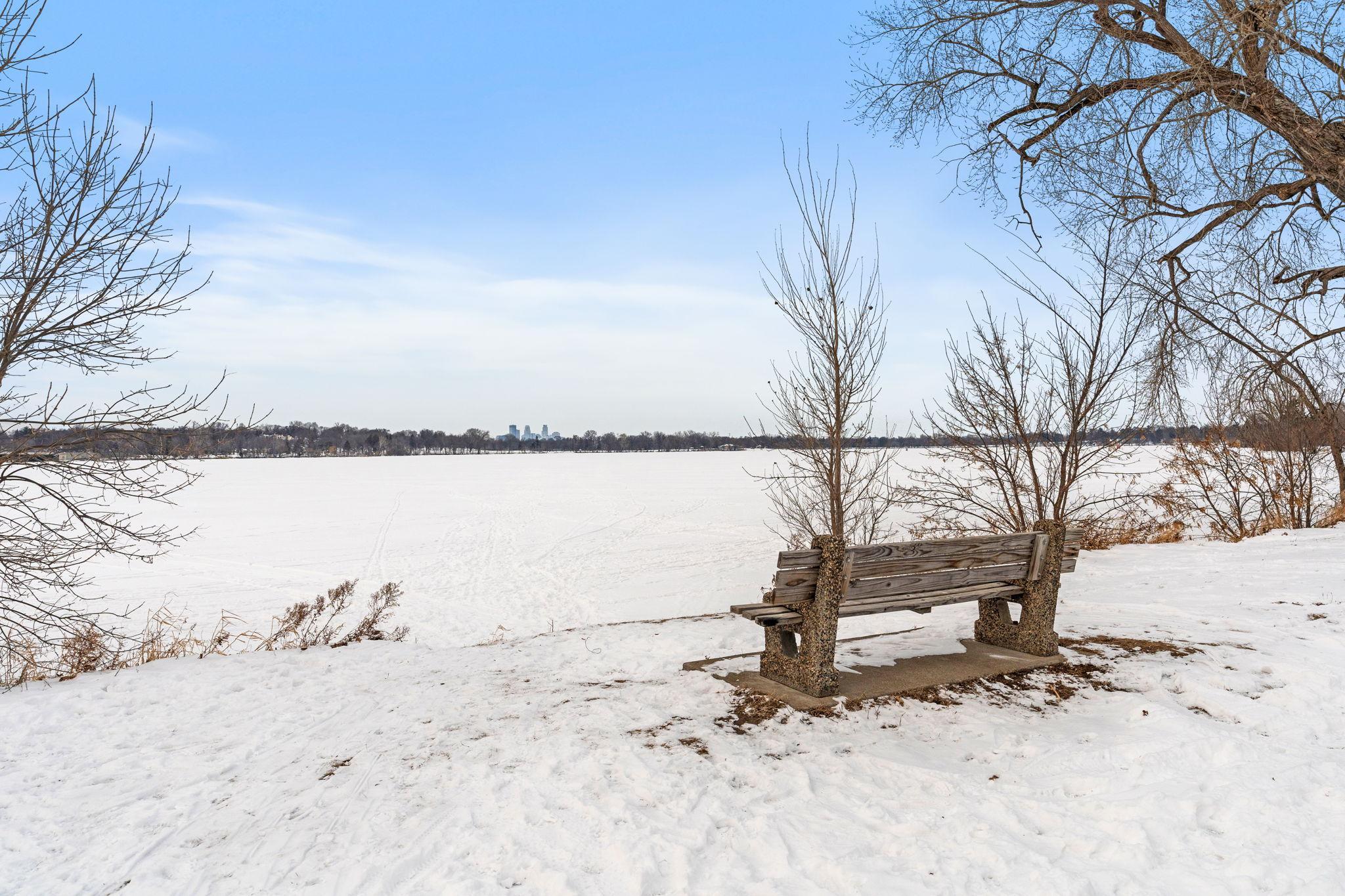 Less than 3 blocks to Lake Nokomis.
