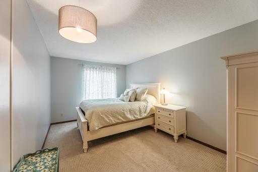 2303-Amberwood-bedroom Dr,-Woodbury,-MN-55125_011.jpg