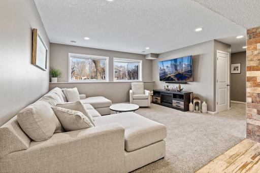 14316 Park Avenue S, Burnsville, MN 55337