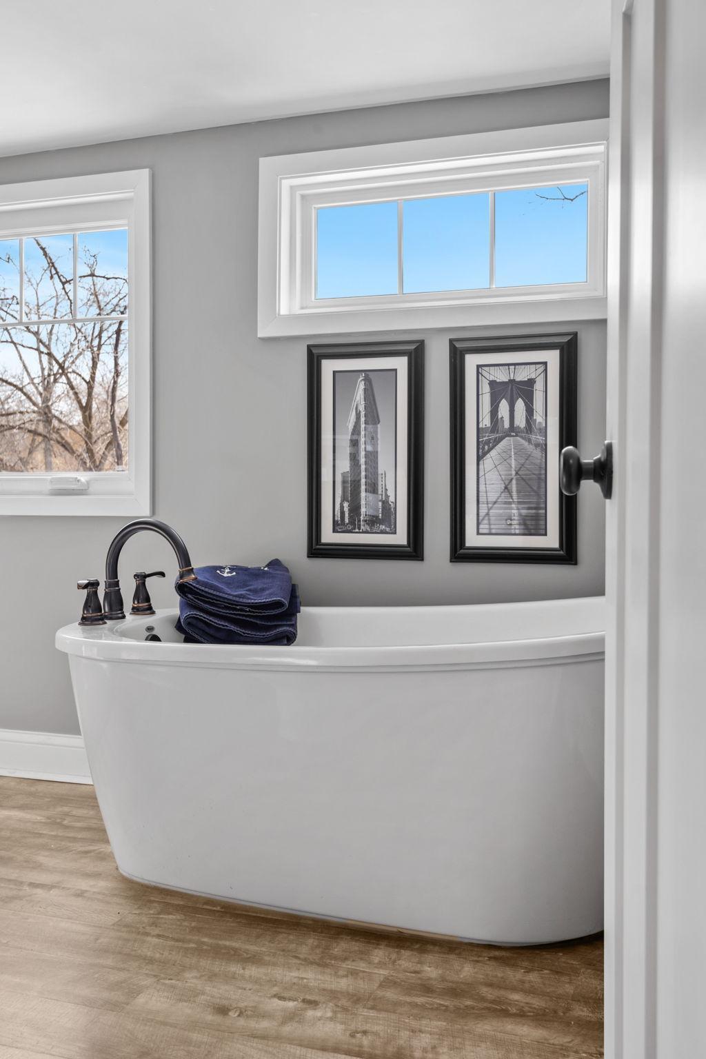 53-web-or-mls-5168 Tuxedo Blvd Interiors -23.jpg