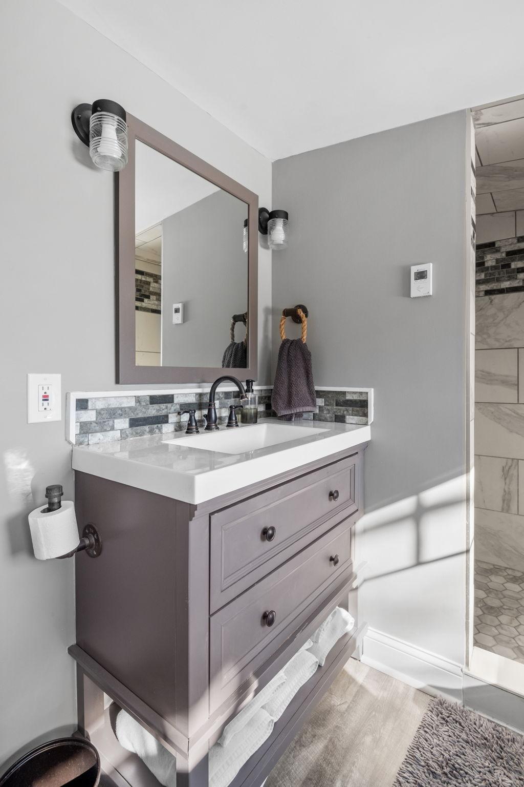55-web-or-mls-5168 Tuxedo Blvd Interiors -25.jpg