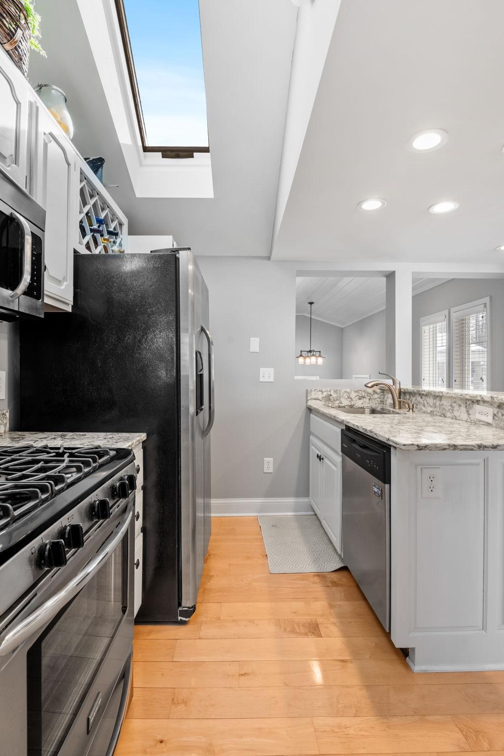 44-web-or-mls-5168 Tuxedo Blvd Interiors -14.jpg