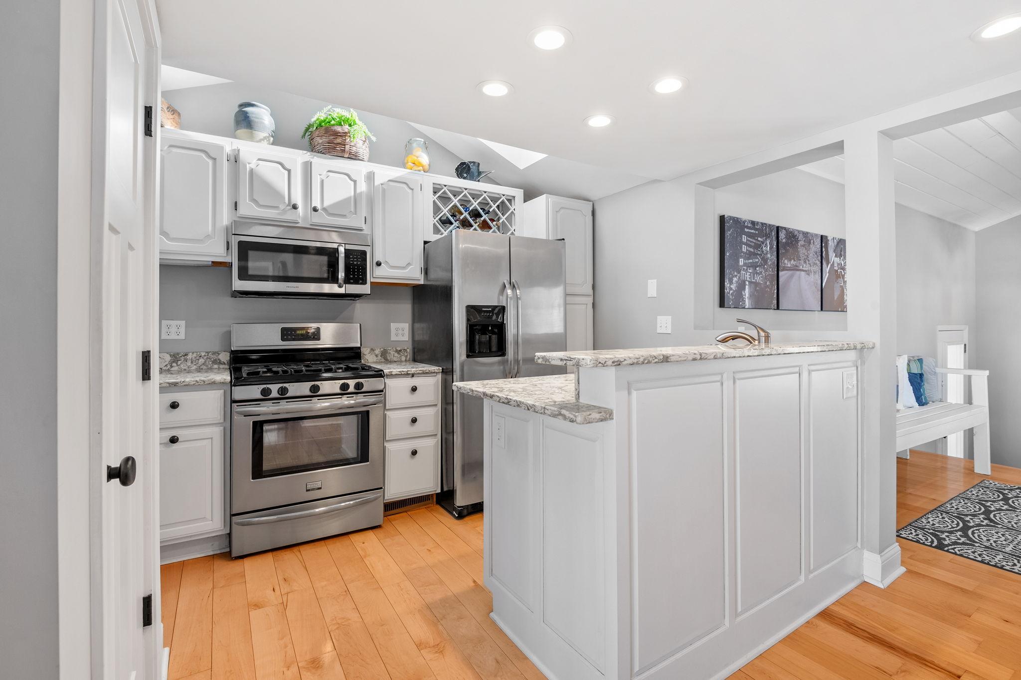 40-web-or-mls-5168 Tuxedo Blvd Interiors -10.jpg