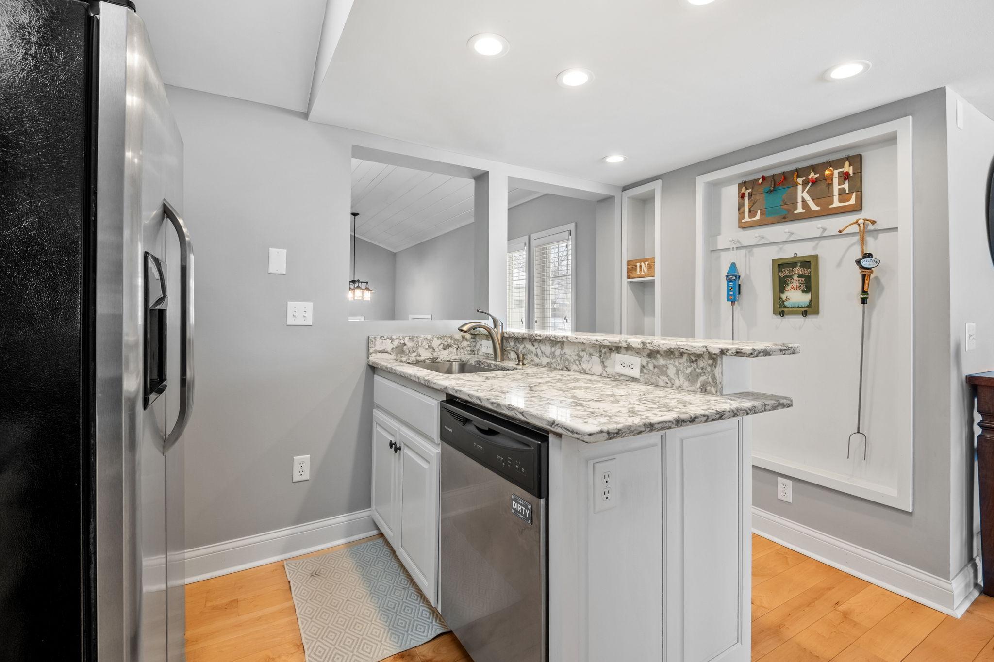42-web-or-mls-5168 Tuxedo Blvd Interiors -12.jpg
