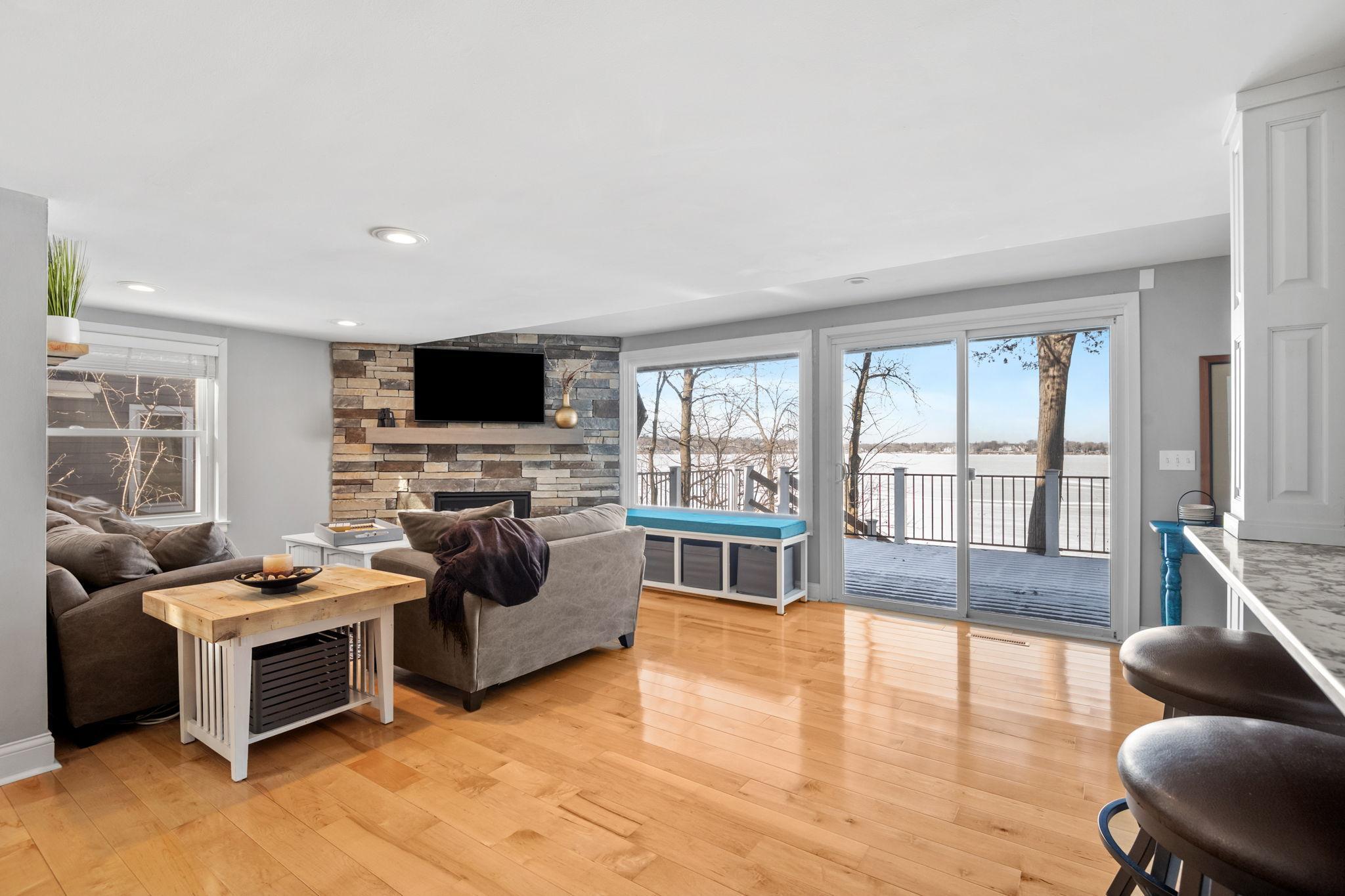 33-web-or-mls-5168 Tuxedo Blvd Interiors -3.jpg