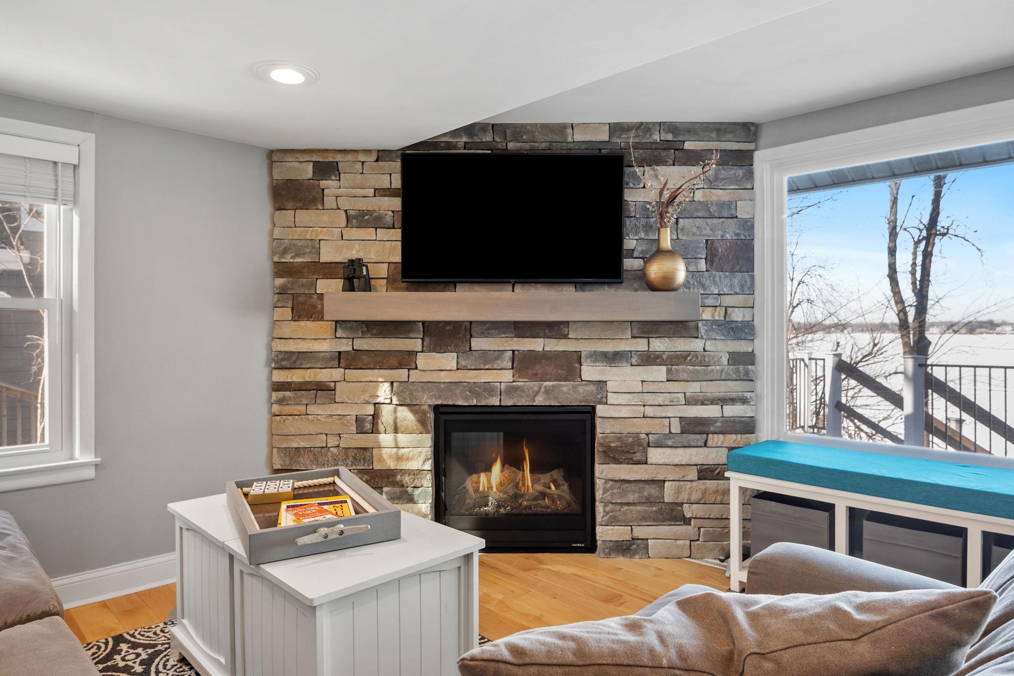 36-web-or-mls-5168 Tuxedo Blvd Interiors -6.jpg