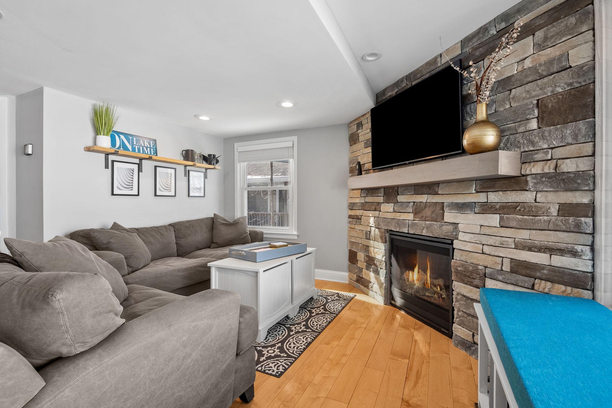 35-web-or-mls-5168 Tuxedo Blvd Interiors -5.jpg