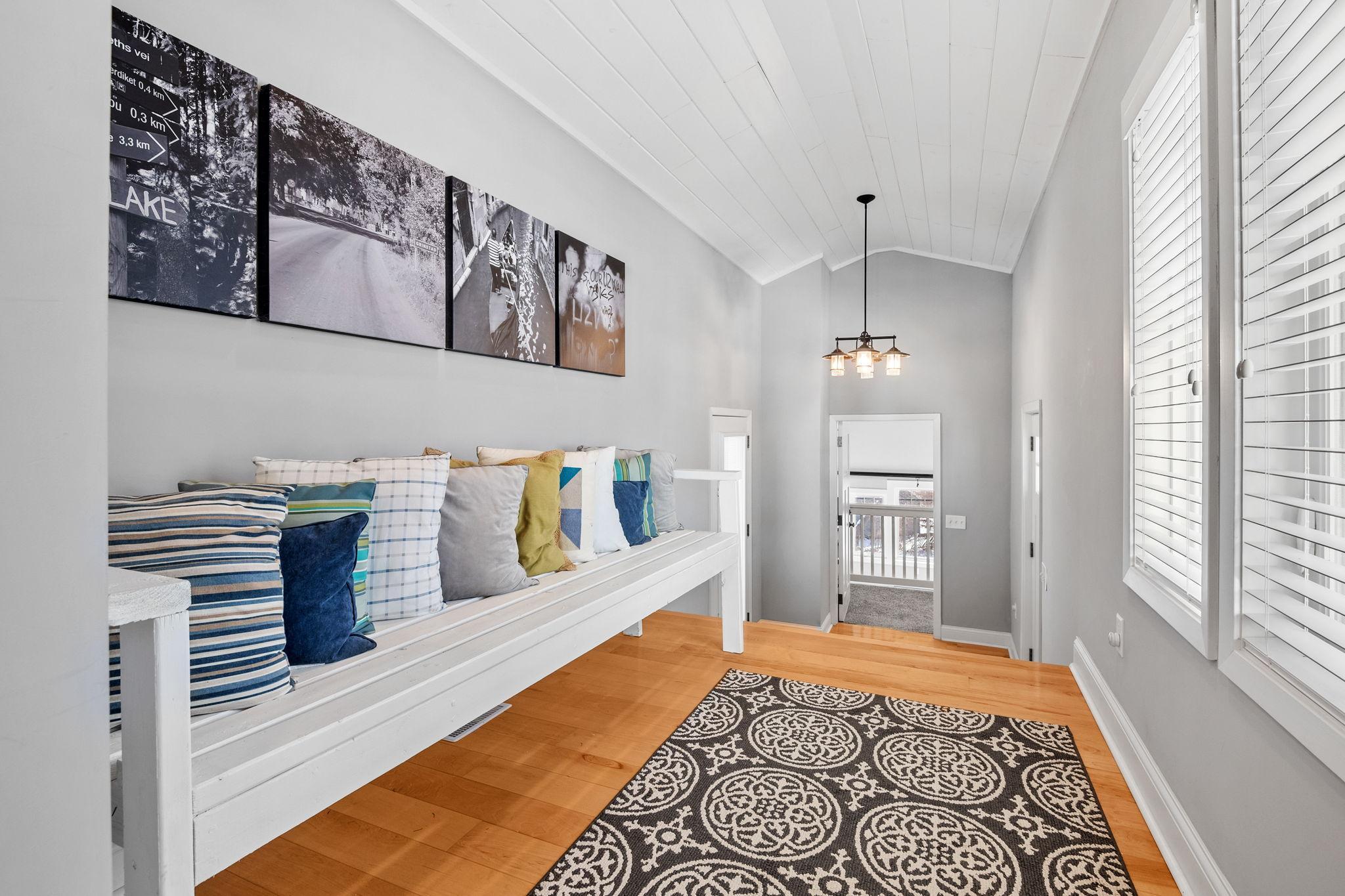 32-web-or-mls-5168 Tuxedo Blvd Interiors -2.jpg
