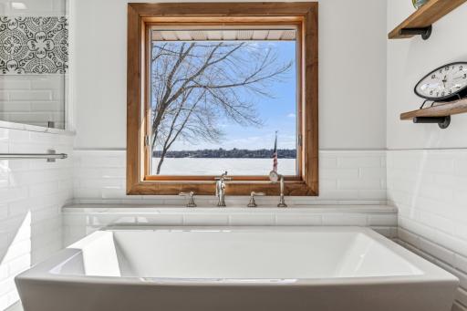 This is indeed the million dollar view. Relax in the tub and peer out over the lake. Does it get any better?