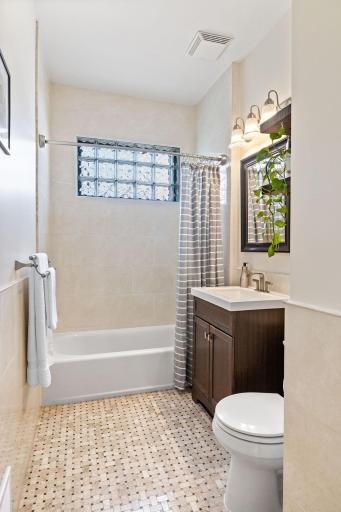 3932 Oakland Avenue S, Minneapolis, MN 55407