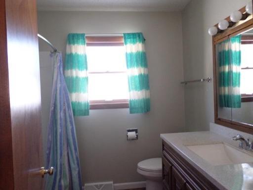 436 Maple Avenue S, Thief River Falls, MN 56701