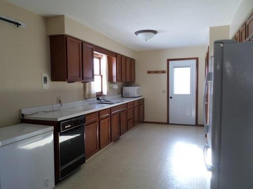 436 Maple Avenue S, Thief River Falls, MN 56701