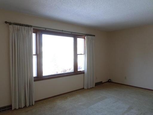 436 Maple Avenue S, Thief River Falls, MN 56701