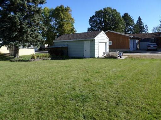 436 Maple Avenue S, Thief River Falls, MN 56701