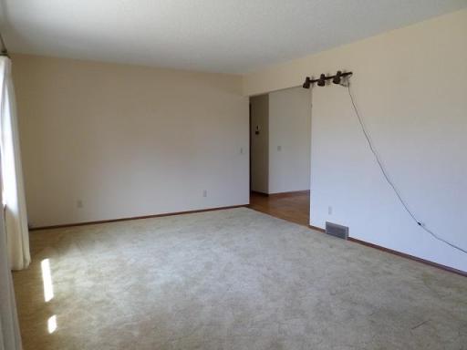 436 Maple Avenue S, Thief River Falls, MN 56701