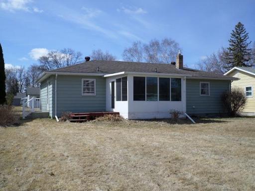 436 Maple Avenue S, Thief River Falls, MN 56701