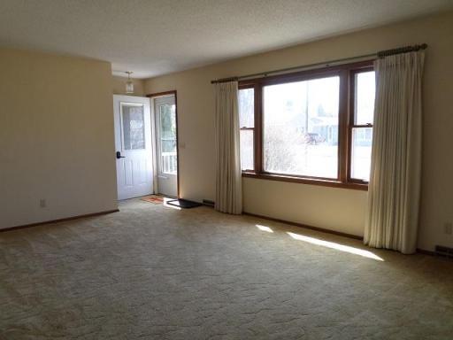 436 Maple Avenue S, Thief River Falls, MN 56701