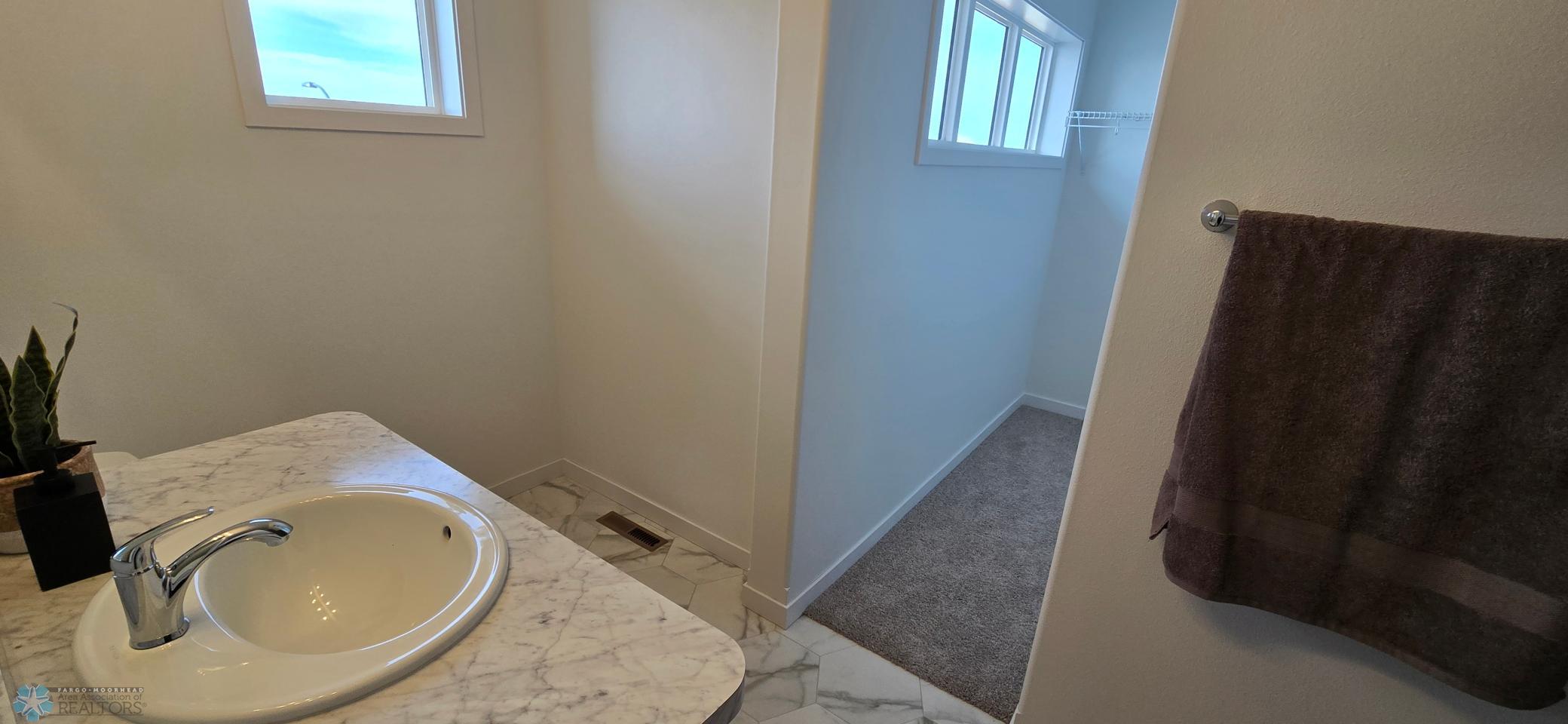 Master bath/walk-in