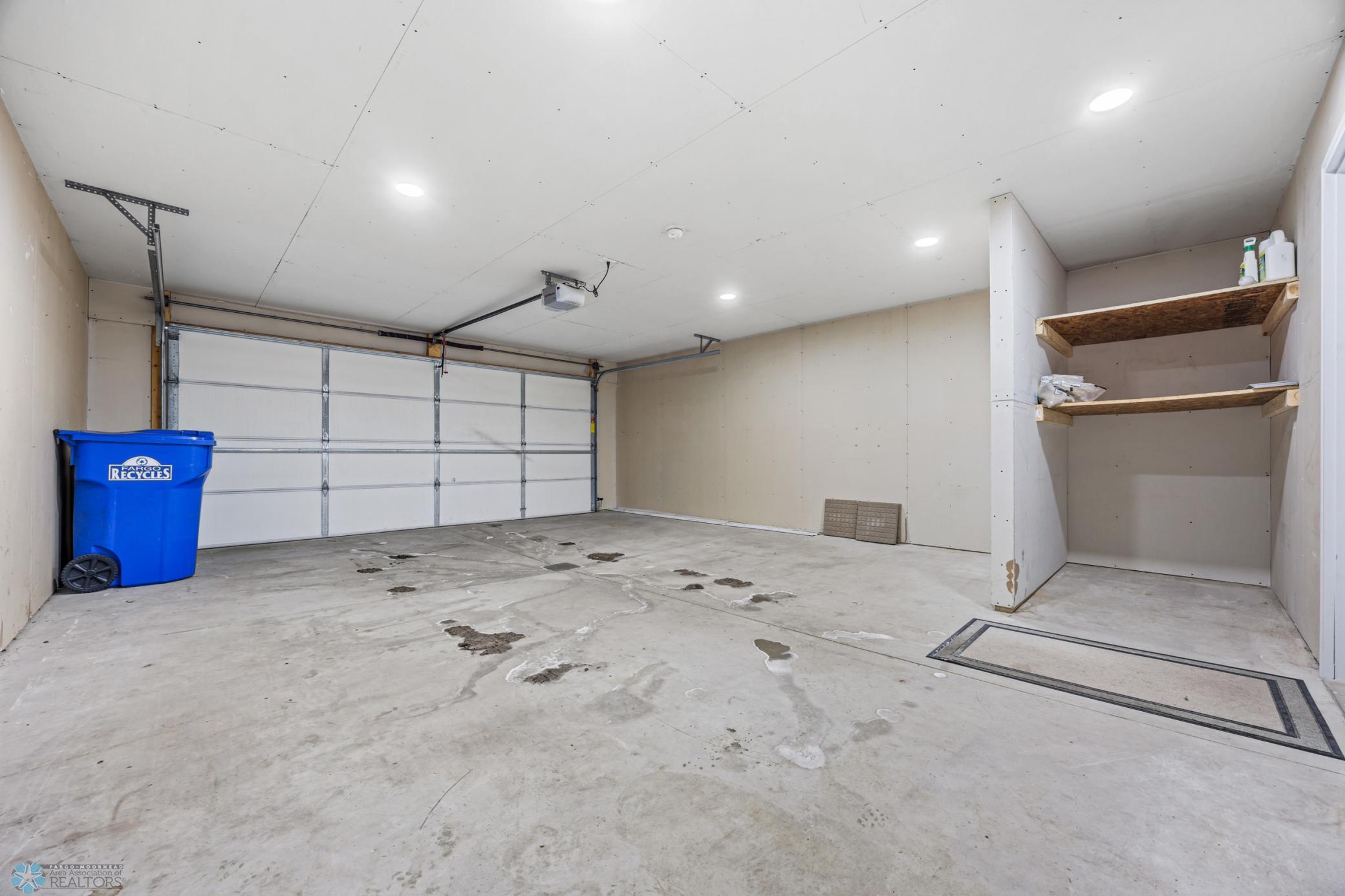 Double-garage, with storage area
