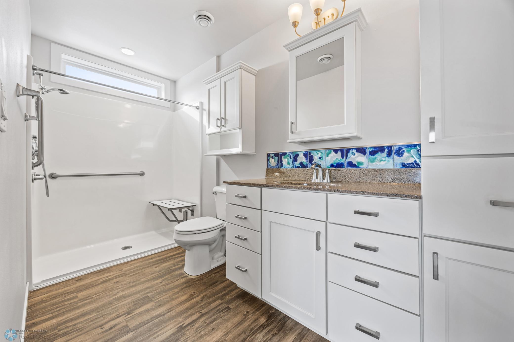 Private Bathroom w/accessible shower
