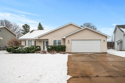 1419 Willow Wood Drive SE, Cambridge, MN 55008