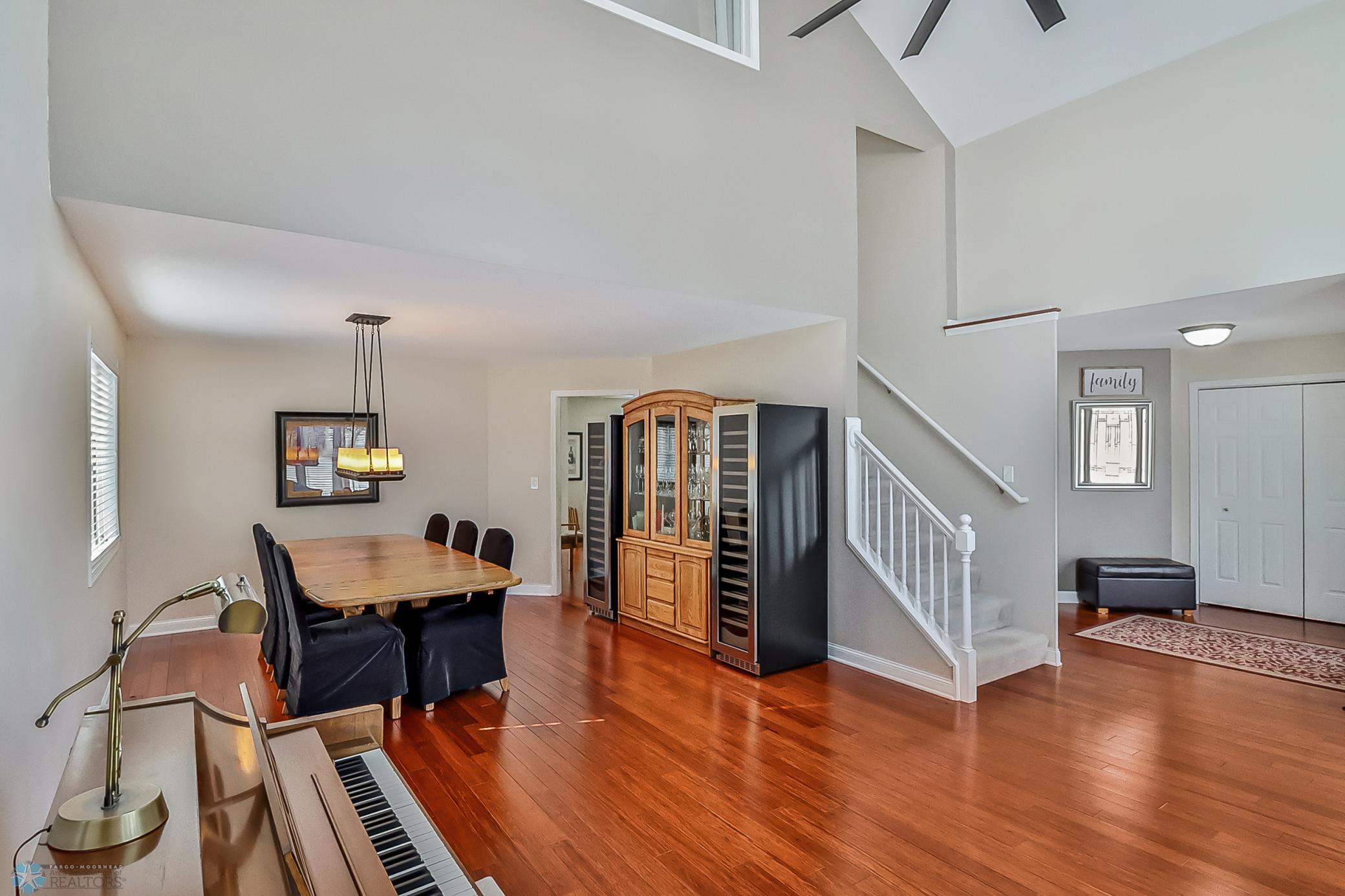 Familyroom1_2.jpg