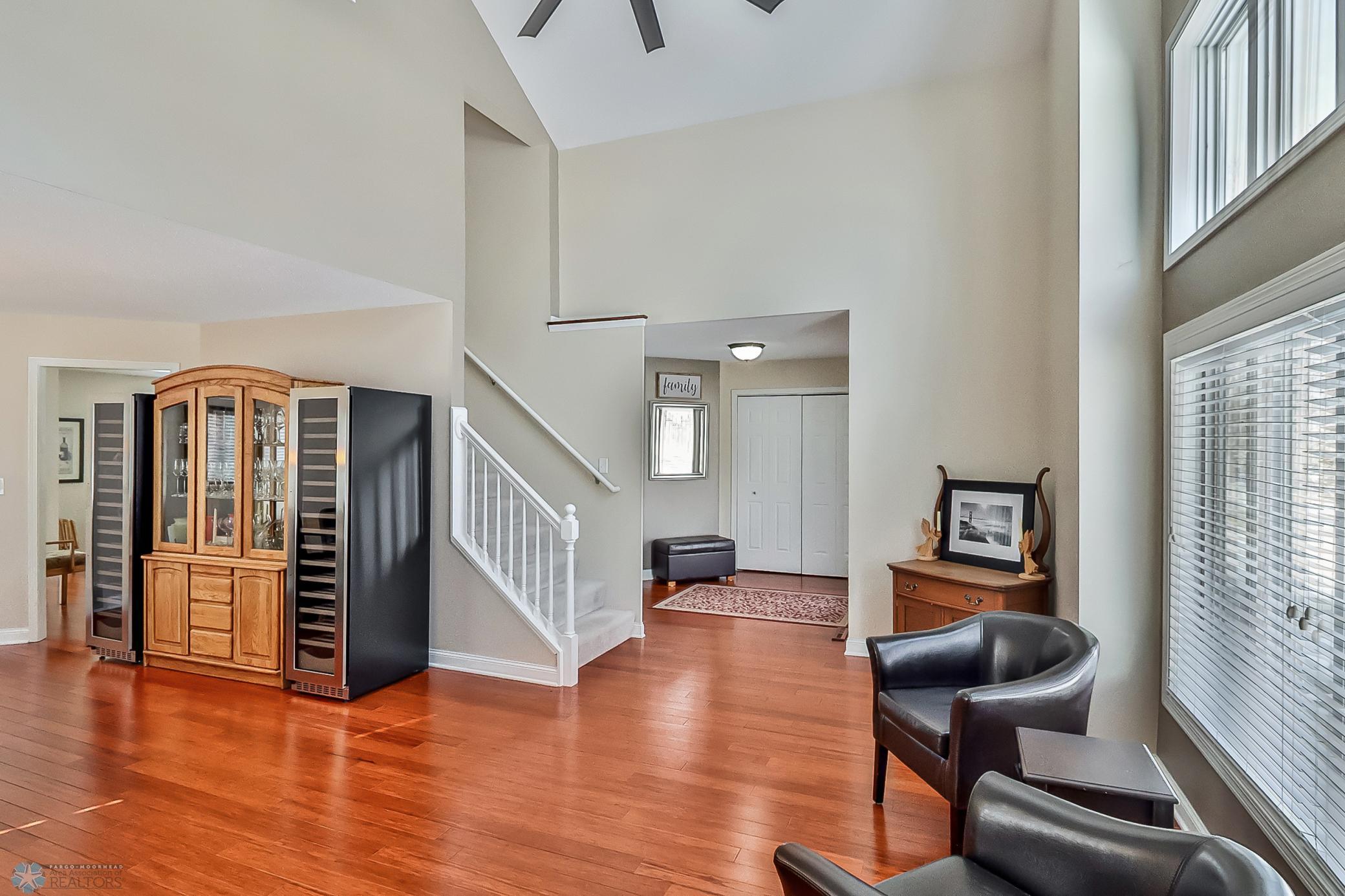 Familyroom1_3.jpg