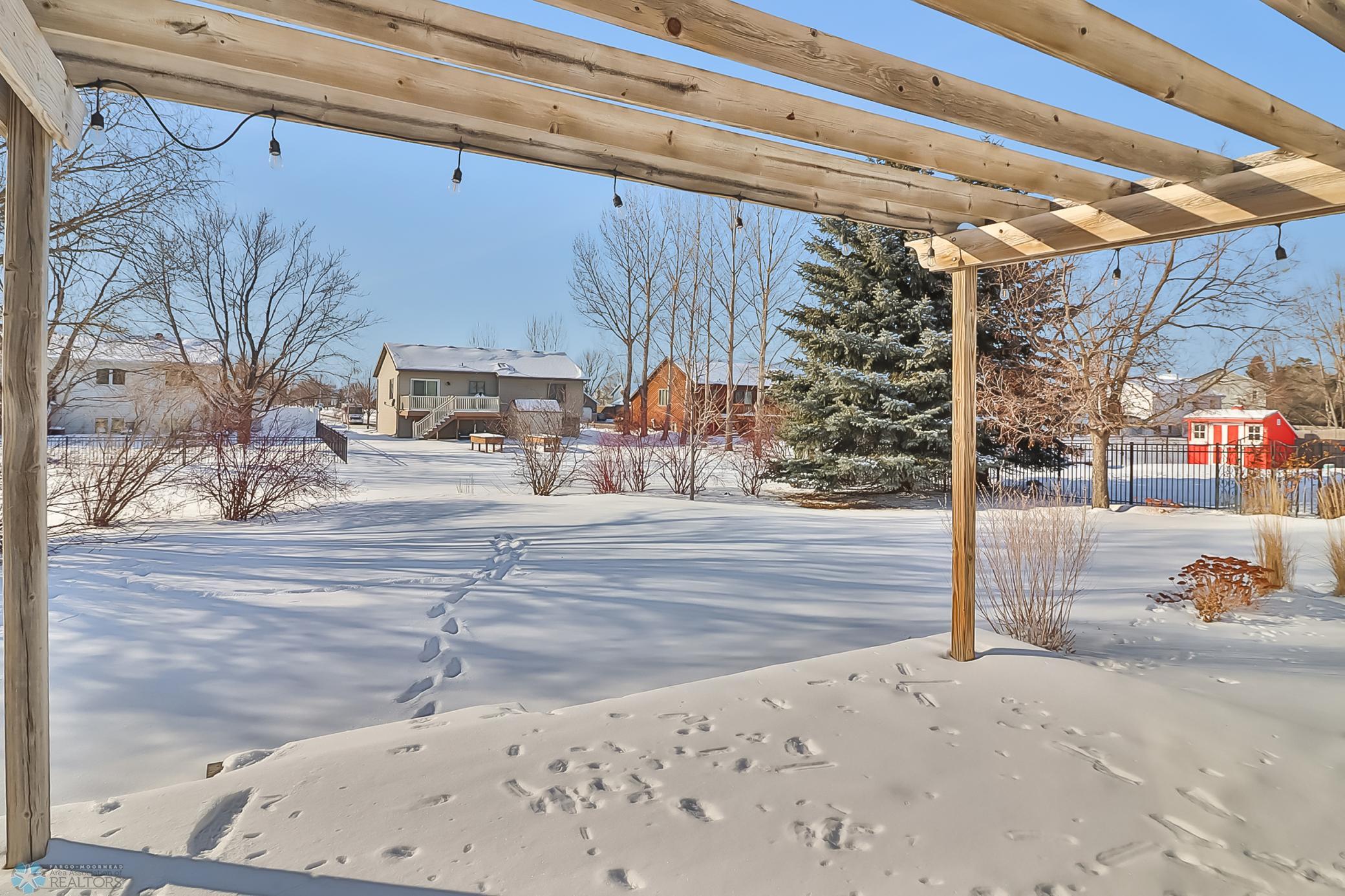 Backyard_deck1_1.jpg