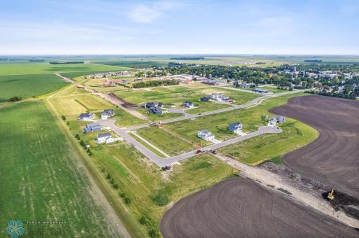 736 5TH Avenue N, Casselton, ND 58012