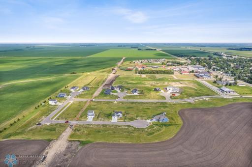 736 5TH Avenue N, Casselton, ND 58012