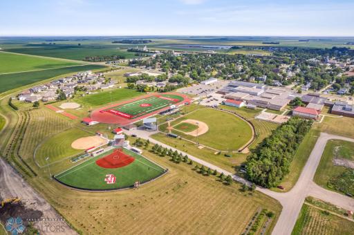 736 5TH Avenue N, Casselton, ND 58012