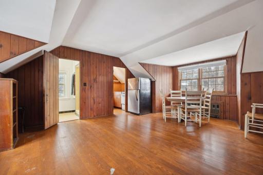 A Wonderful Carriage House Atop 2 Car Heated Garage