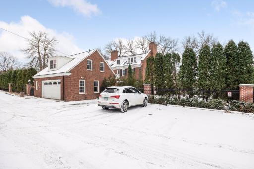 470 Mississippi River Boulevard N, Saint Paul, MN 55104