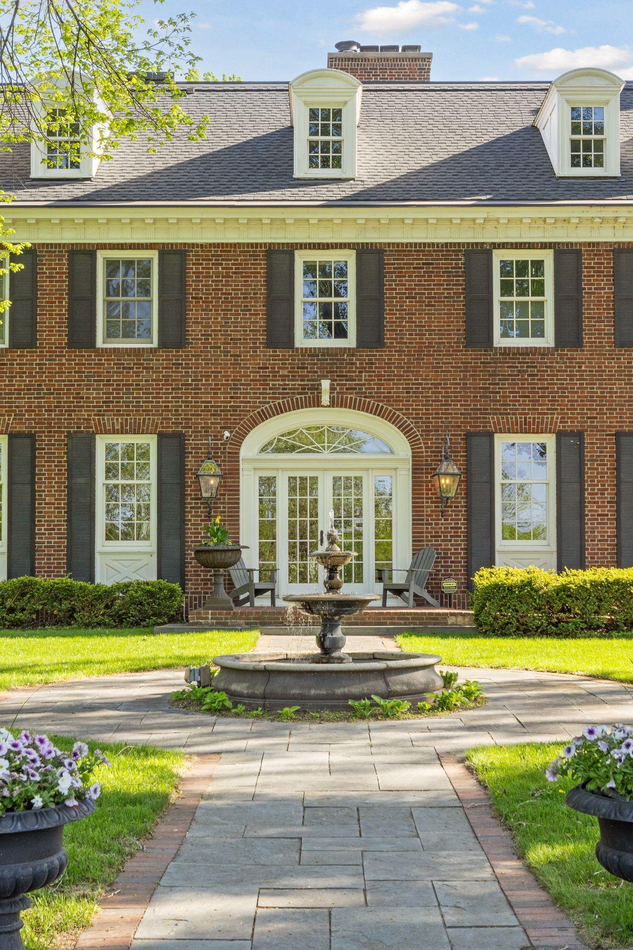 470 North Mississippi River Boulevard - Spacecrafting - 0005.jpg