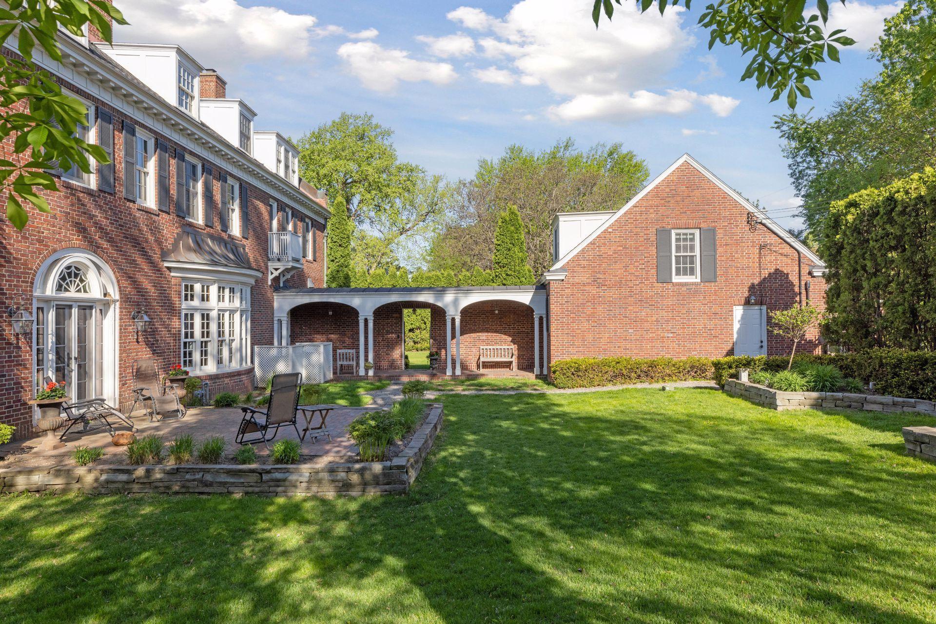 470 North Mississippi River Boulevard - Spacecrafting - 0013.jpg