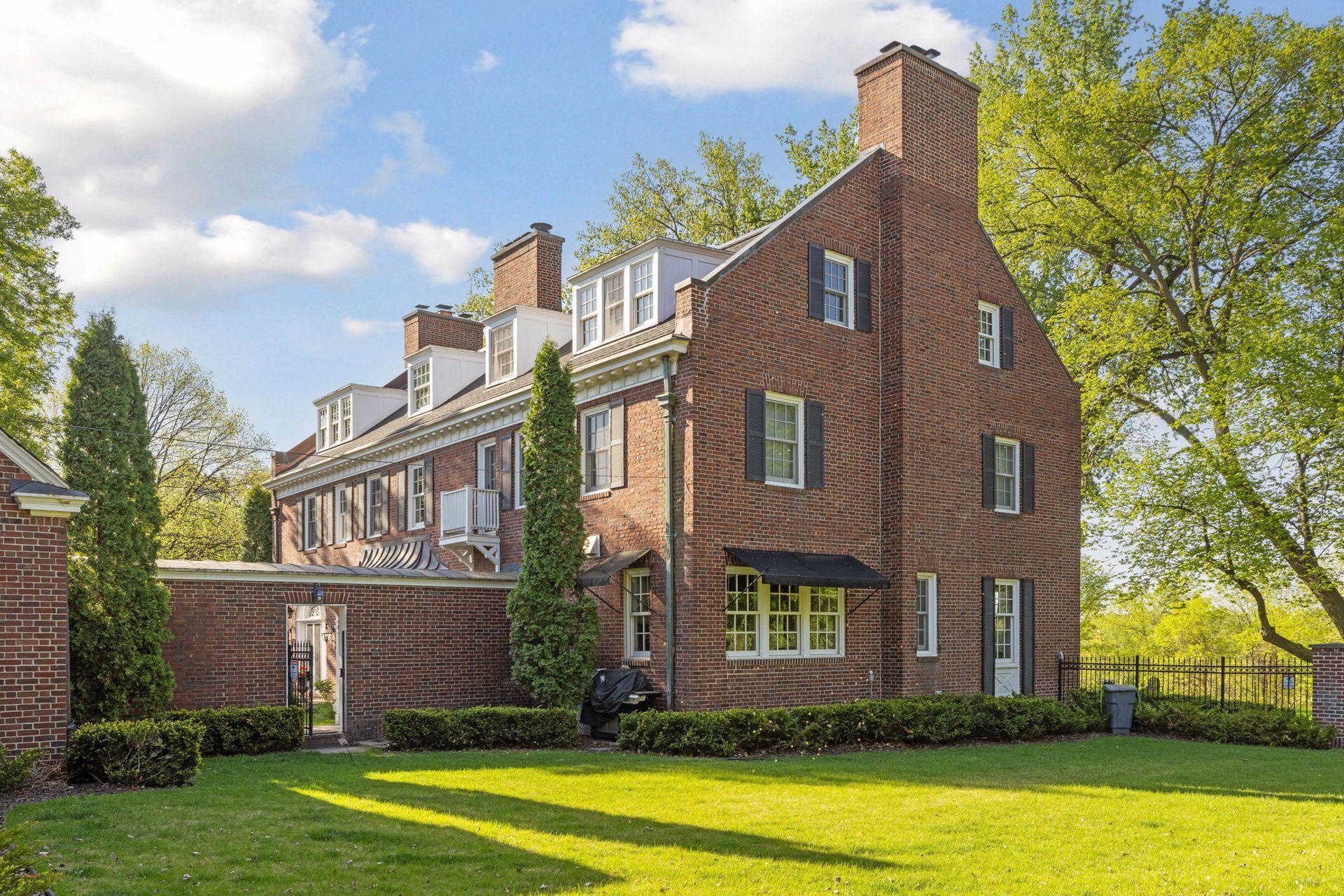 470 North Mississippi River Boulevard - Spacecrafting - 0009.jpg