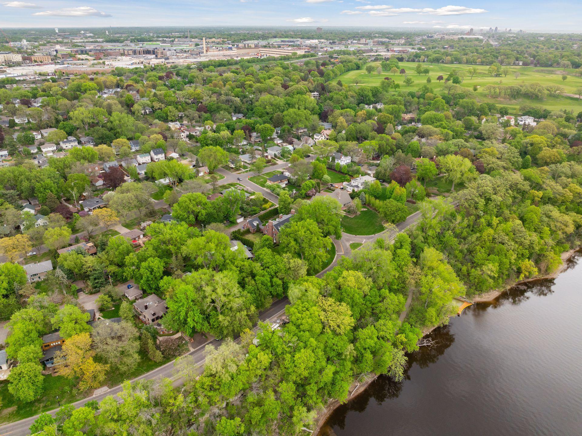 470 North Mississippi River Boulevard - Spacecrafting - 0024.jpg