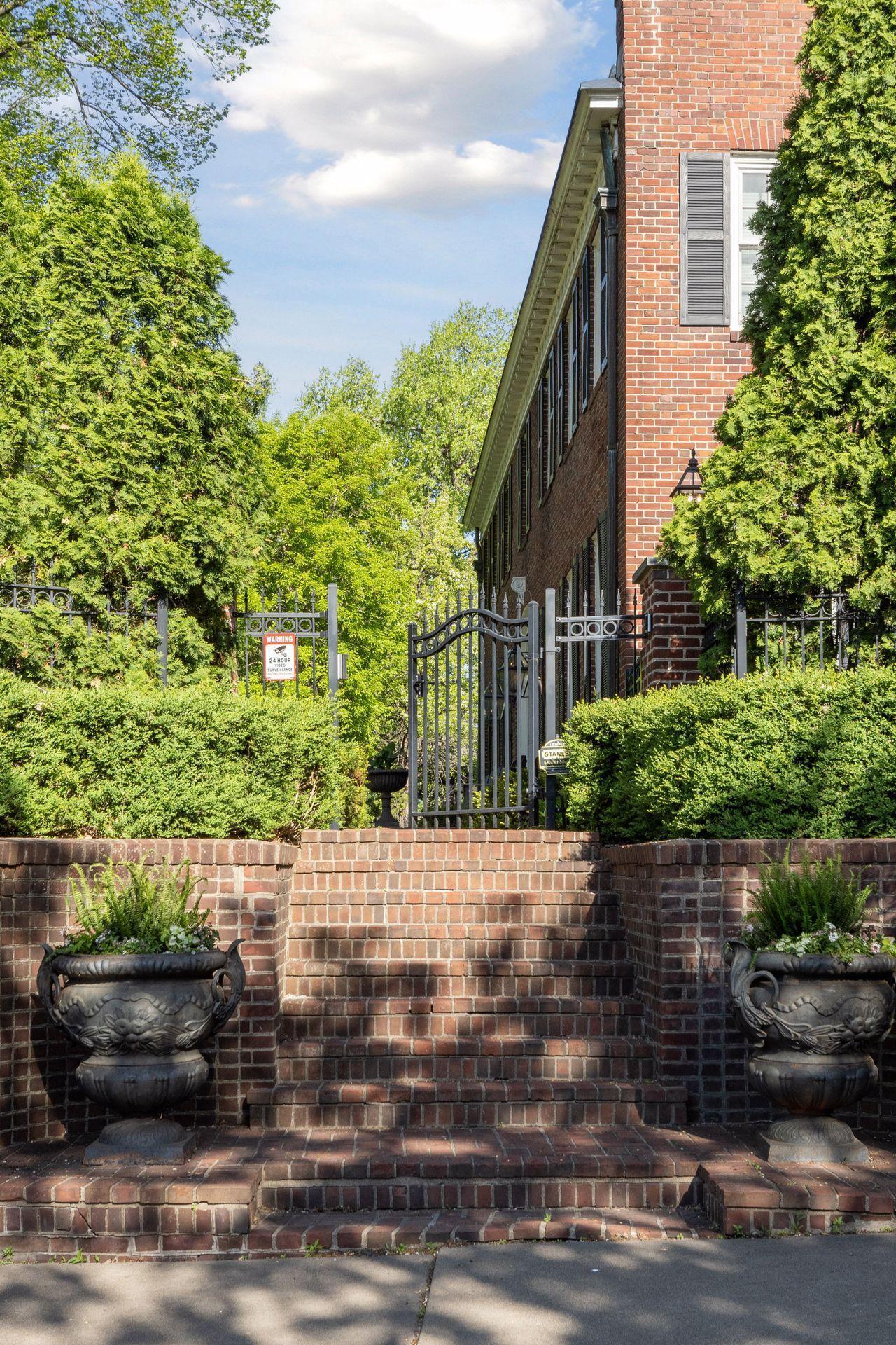 470 North Mississippi River Boulevard - Spacecrafting - 0020.jpg