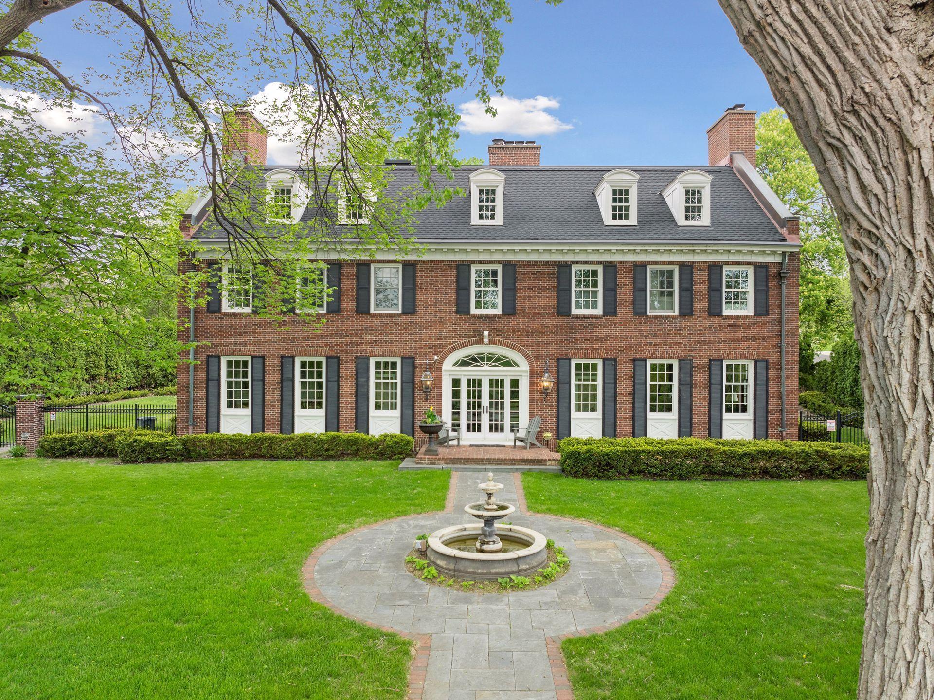 470 North Mississippi River Boulevard - Spacecrafting - 0022.jpg