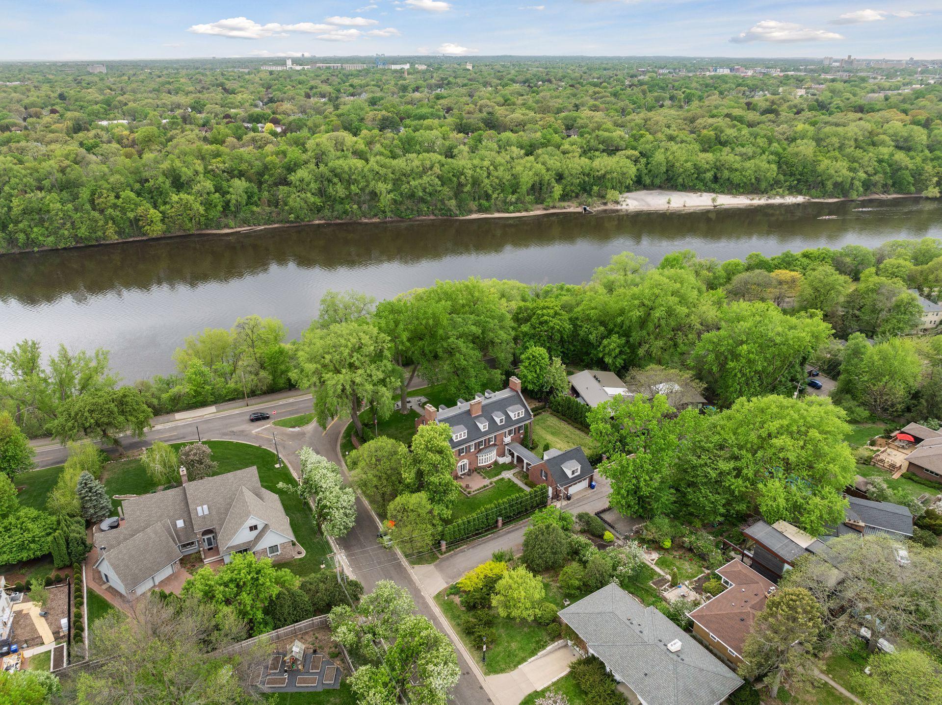 470 North Mississippi River Boulevard - Spacecrafting - 0028.jpg