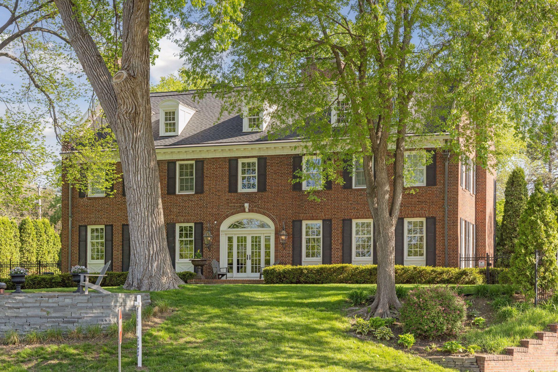 470 North Mississippi River Boulevard - Spacecrafting - 0004.jpg