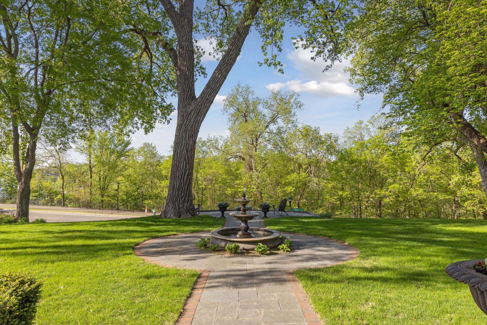 470 North Mississippi River Boulevard - Spacecrafting - 0021.jpg