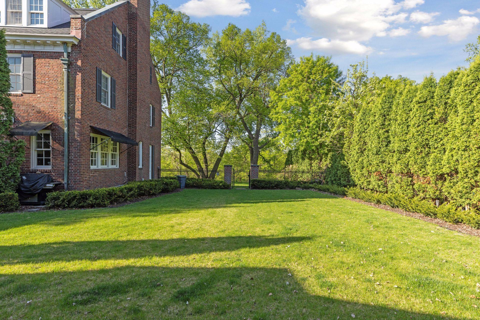 470 North Mississippi River Boulevard - Spacecrafting - 0016.jpg