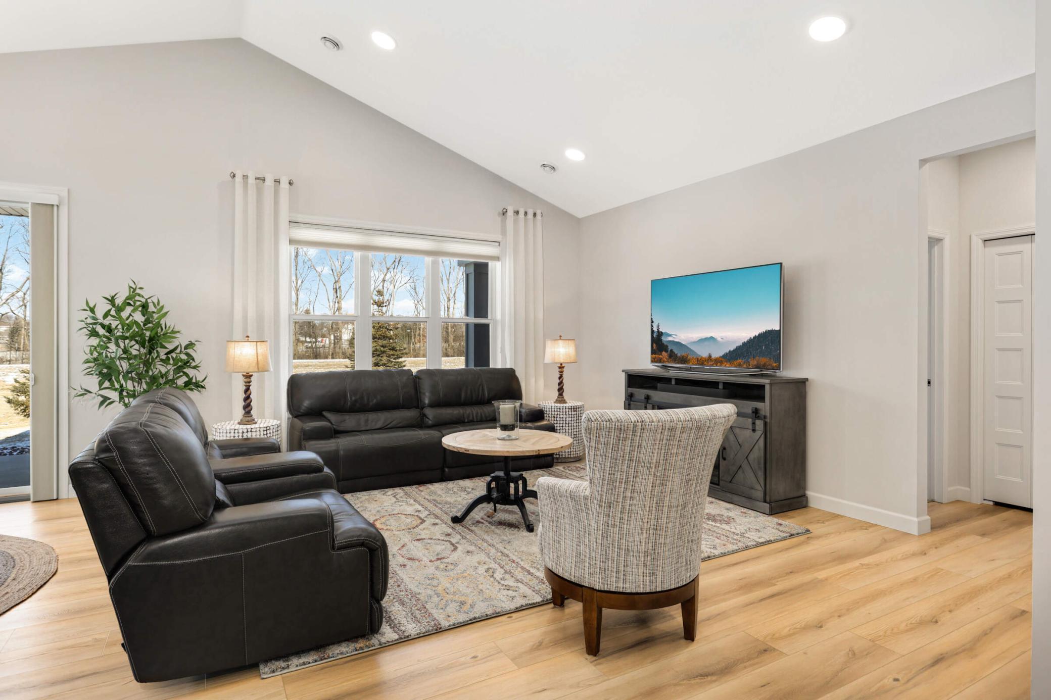 vaulted ceilings that creVaulted ceilings that create a bright, open atmosphere